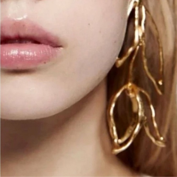 Zara Jewelry - Zara Gold Tulip Earrings